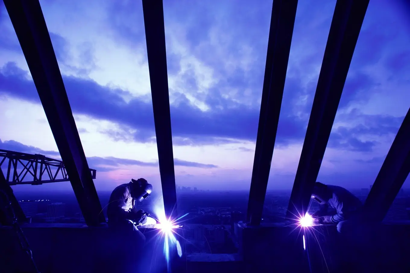 spawacze pracujący nocą