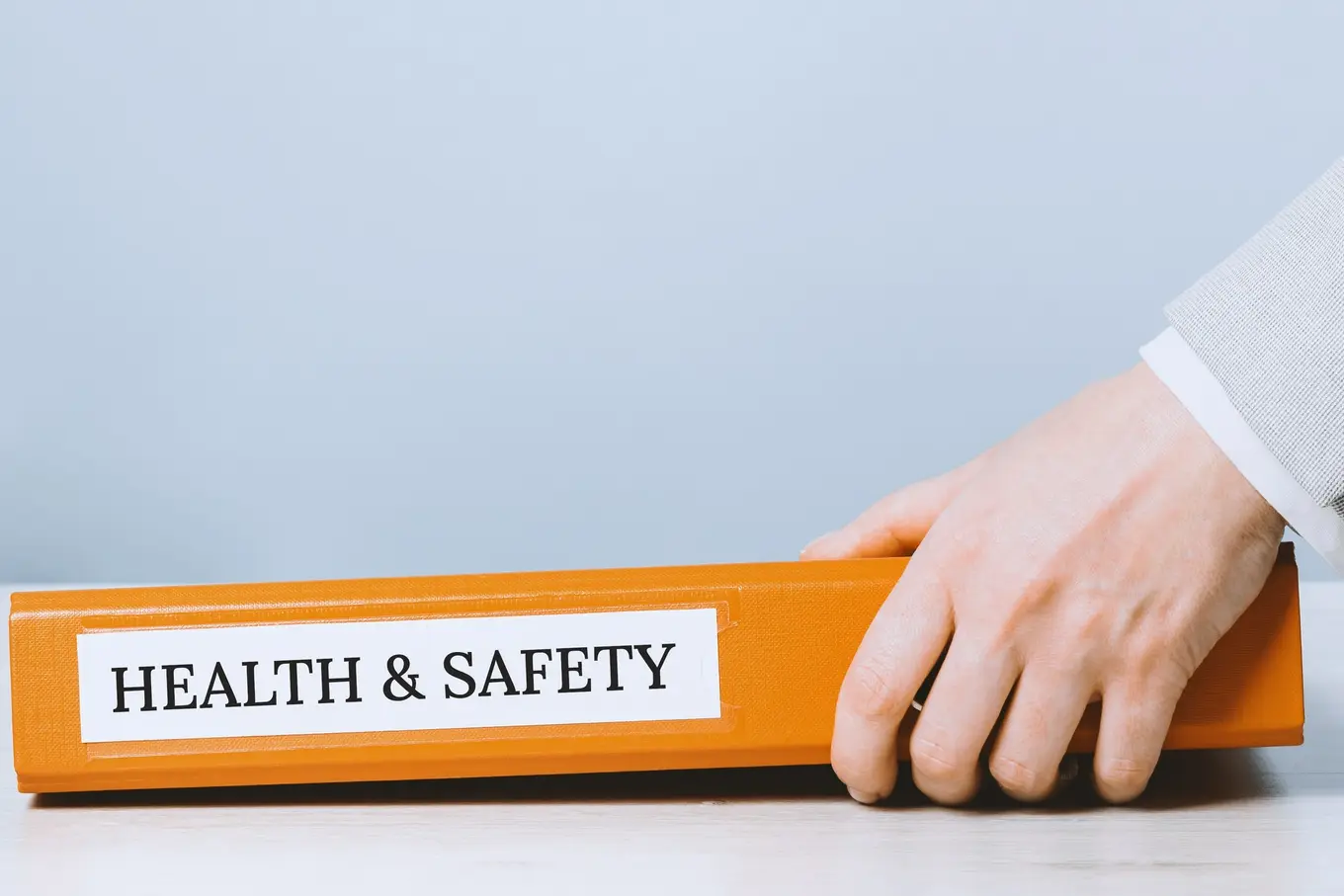 segregator z dokumentami BHP